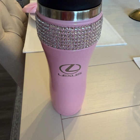 🎀 Lexus Pink Rhinestone Travel Mug 💕🩷 NWOT Super Cuteeee!!! 🎀 - Picture 2 of 6